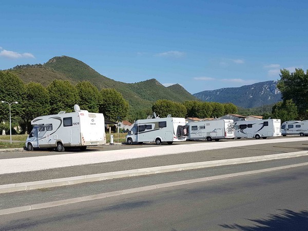 CAMPING-CAR PARK - QUILLAN COEUR DU PAYS CATHARE