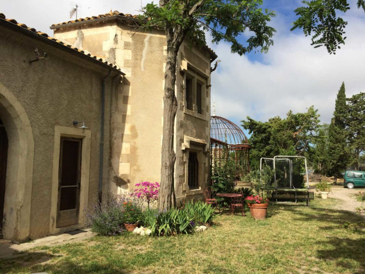 L'ANNEXE DU CHÂTEAU - LA TOUR