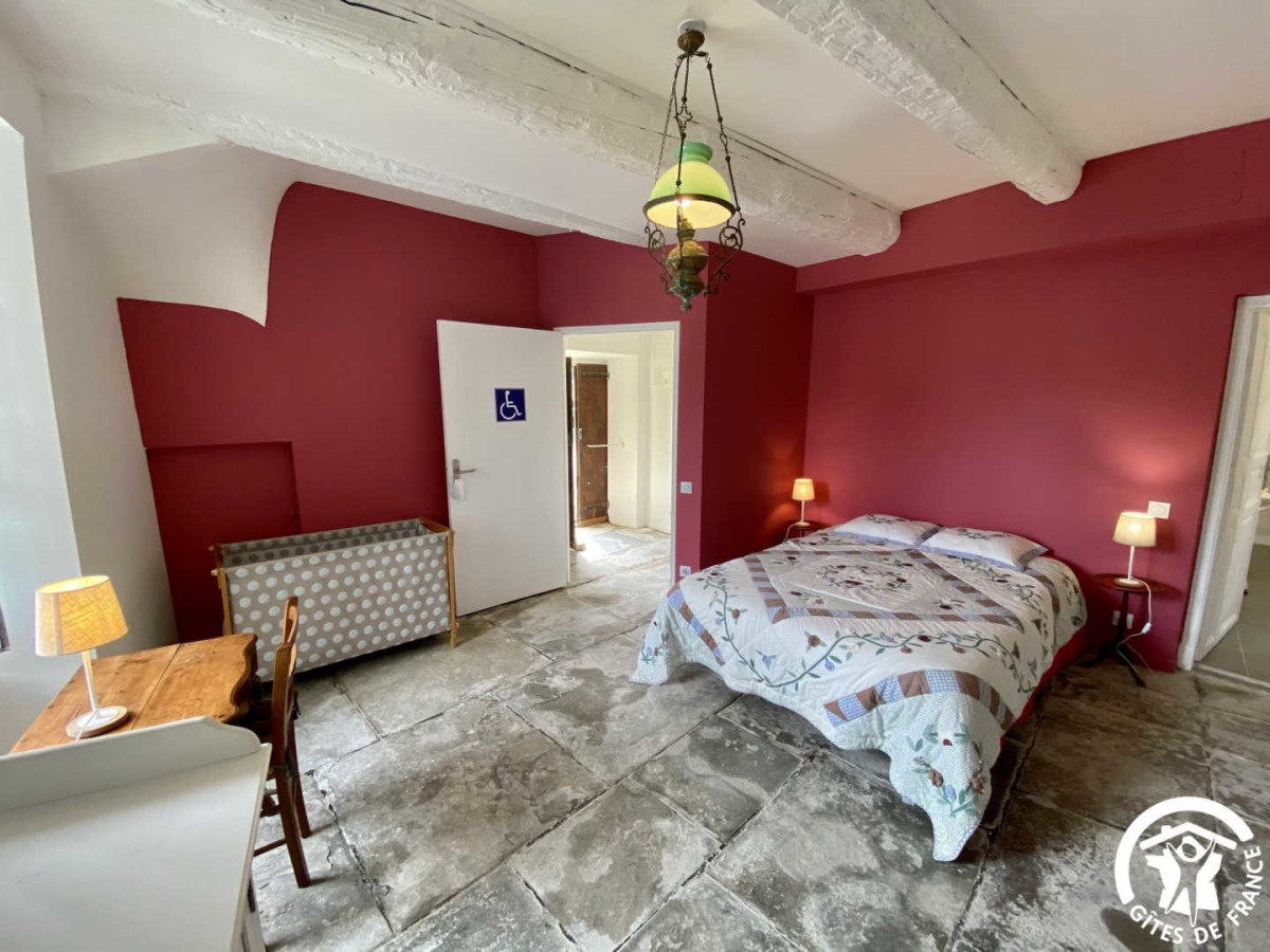Maison d’hôtes LES CHAMBRES DU DOMAINE DE RUSSOL - PMR à Laure-Minervois