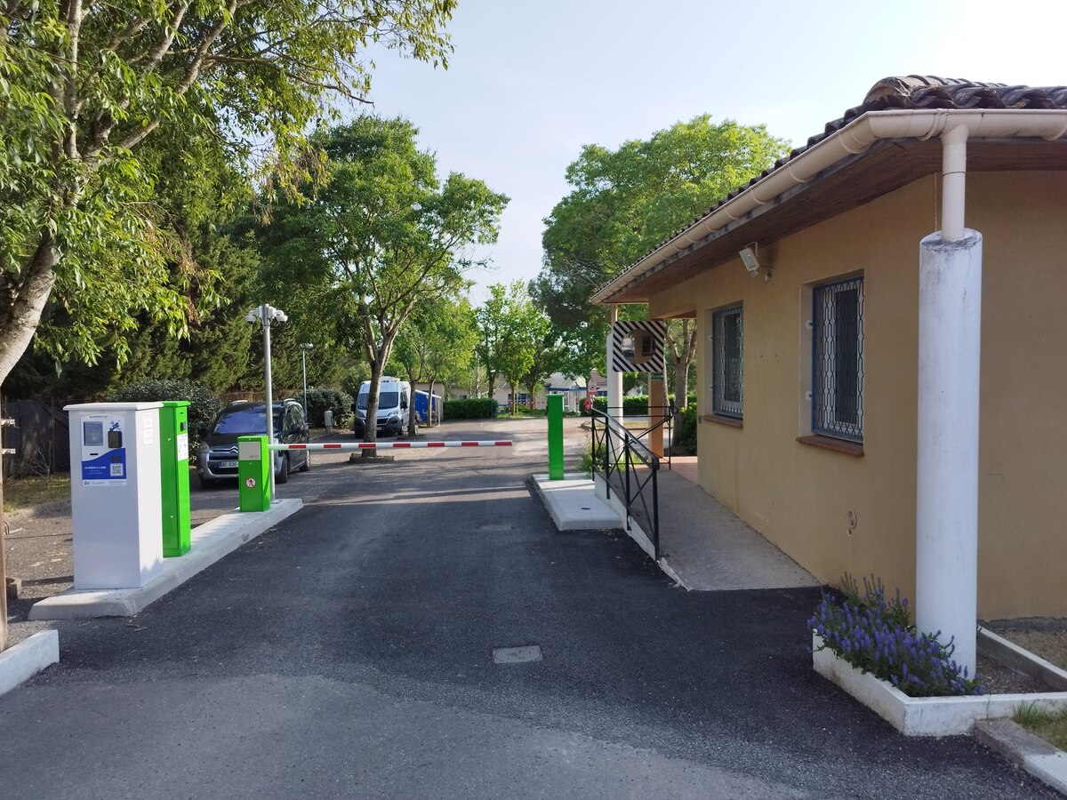 CAMPING-CAR PARK - AIRE CANAL DU MIDI