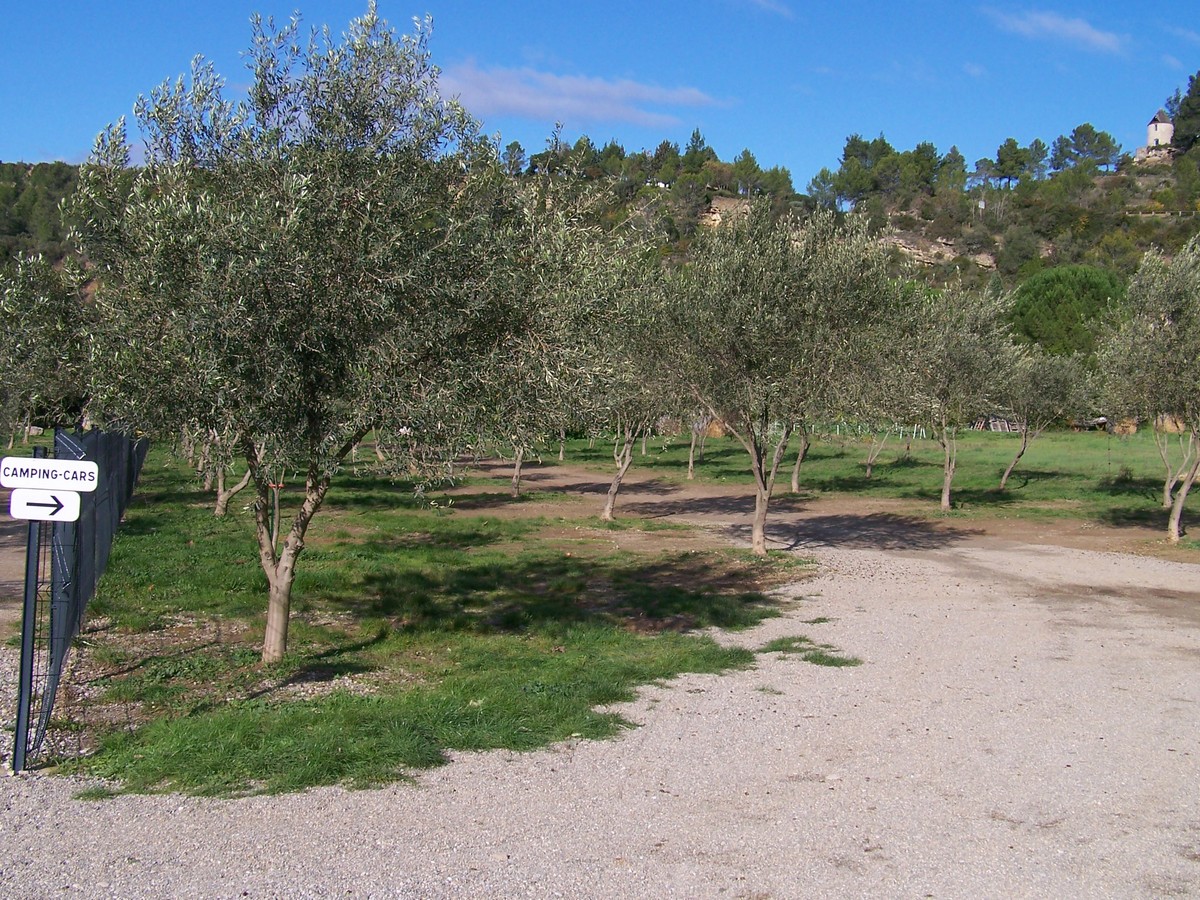 AIRE DE SERVICES POUR CAMPING-CARS