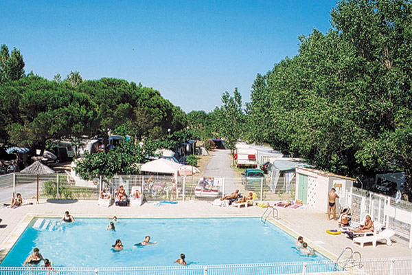 Camping Les Romarins-Piscine