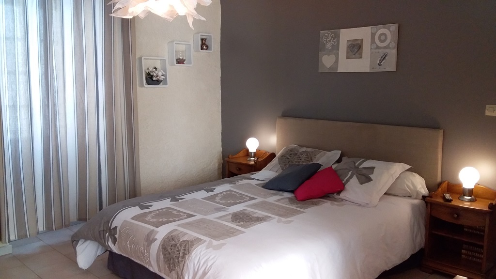Chambre-4-La Coquillade-Autignac-OT-Avants-Monts
