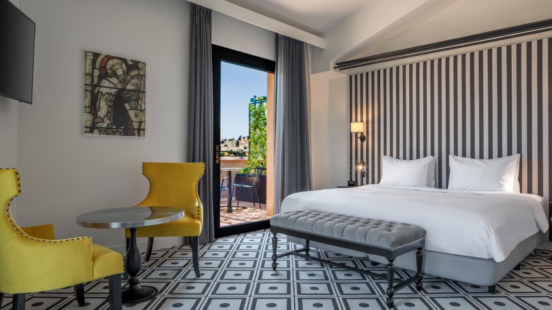 DOUBLE TREE BY HILTON SUITE