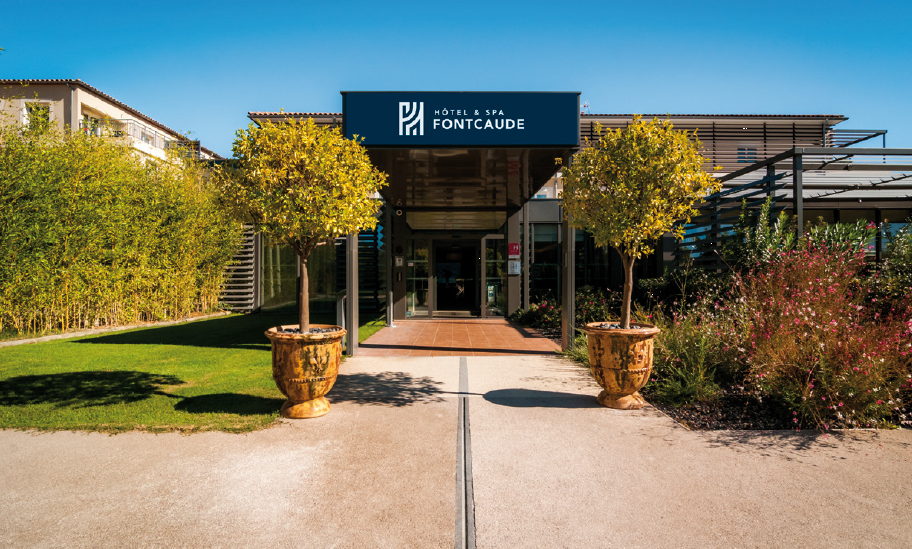 Devanture-Hotel-SPA-de-Fontcaude