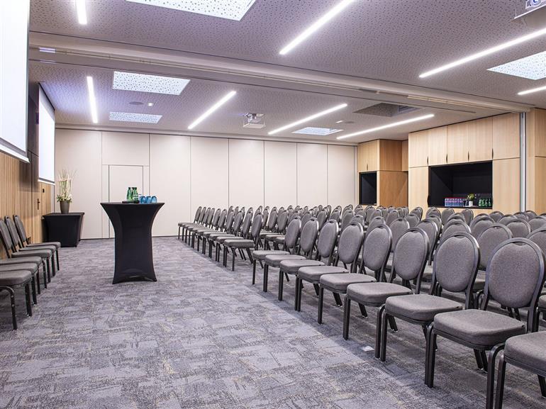 ESPACE-DE-CONVENTION-SALLE