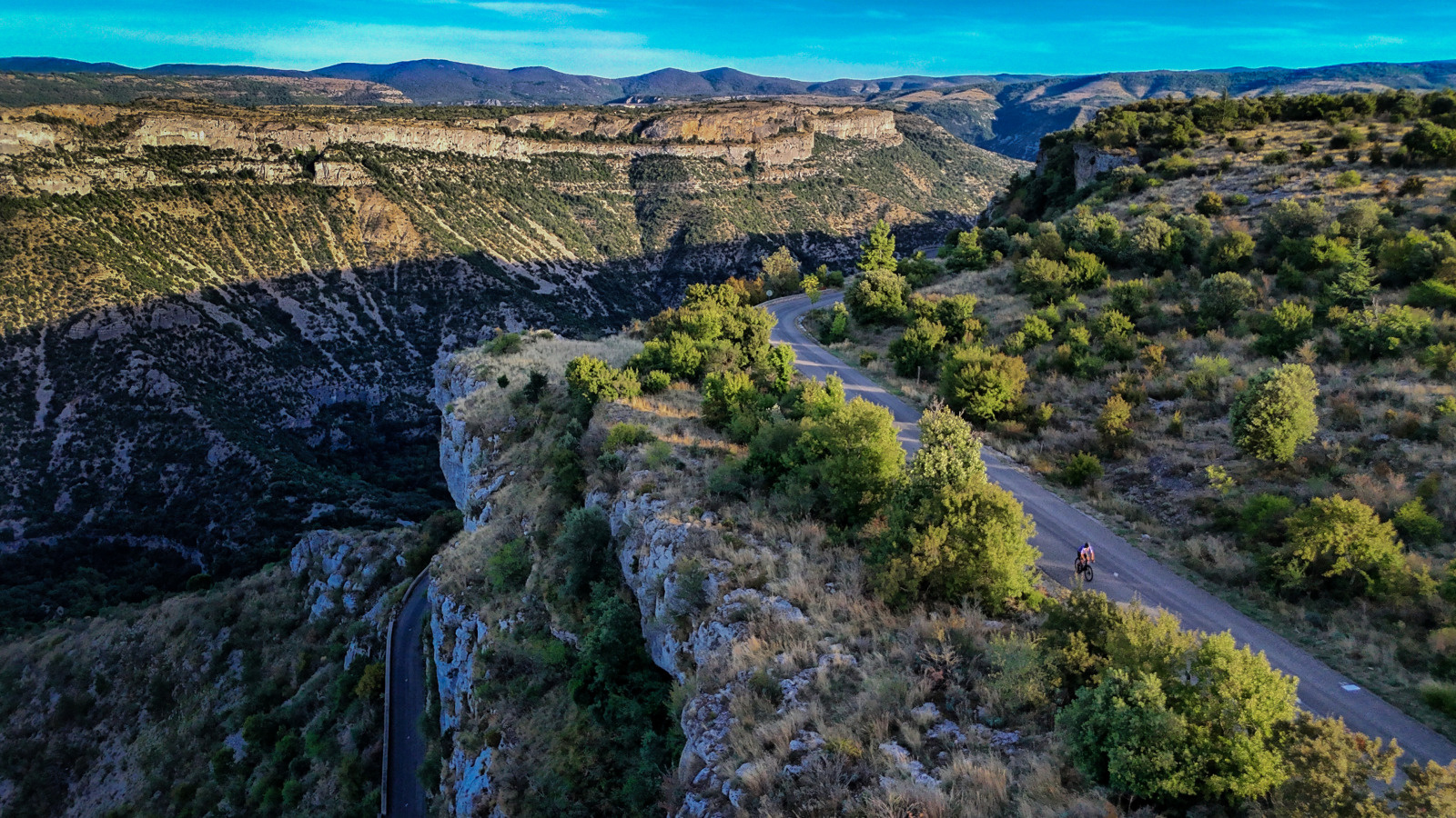 BOUCLE CYCLO N°9 – LE CIRQUE DE NAVACELLES ET GRANDS CAUSSES
