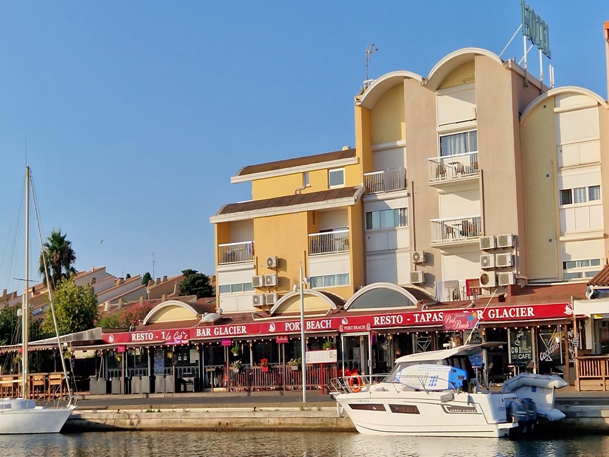 HÔTEL PORT BEACH