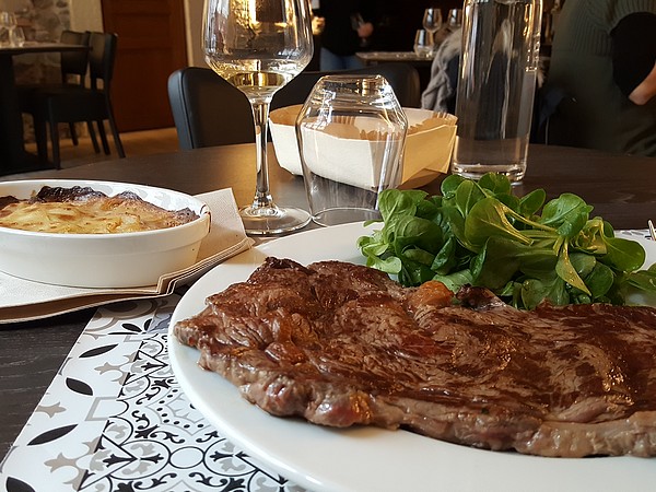 LA-TABLE-DE-MARIE-1