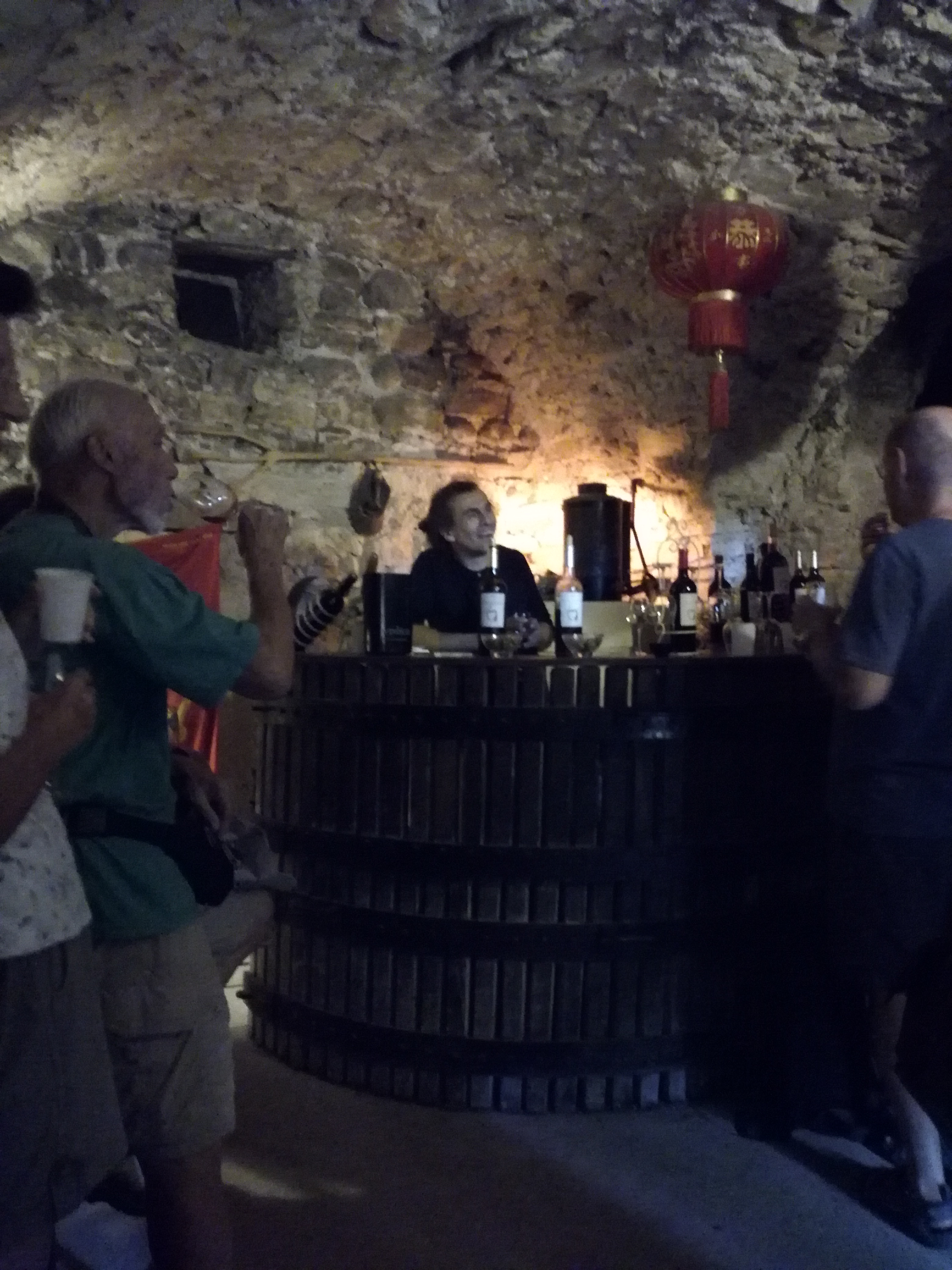 La dégustation au frais dans la cave