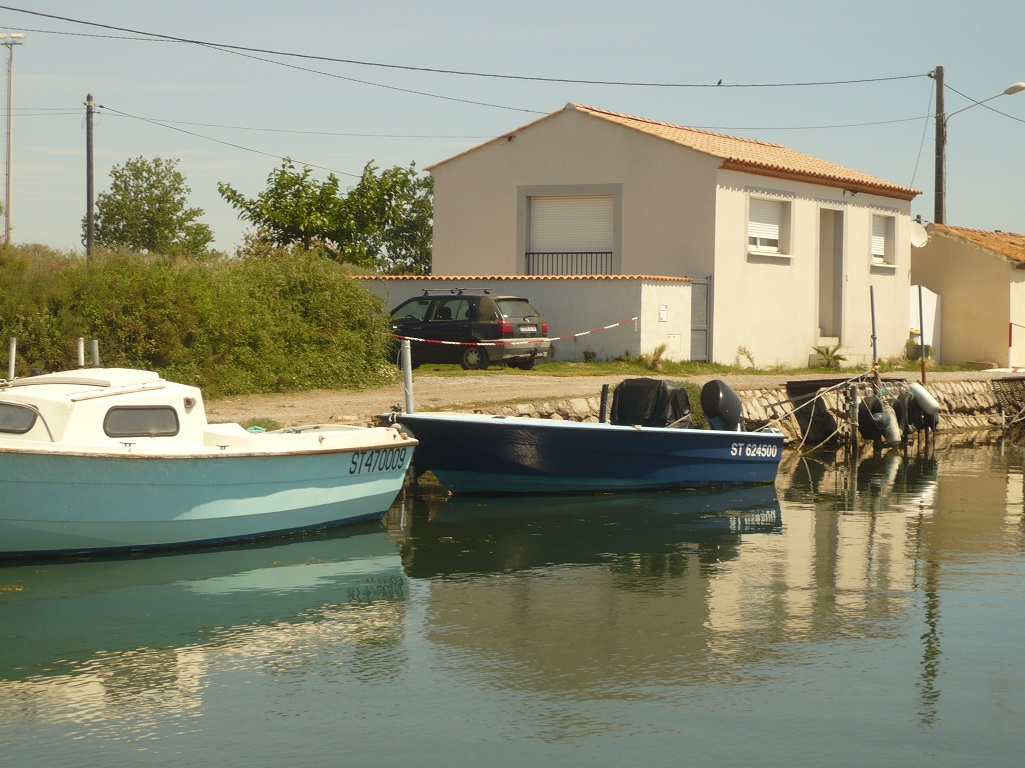 LA PETITE MAISON AU BORD DU CANAL T2