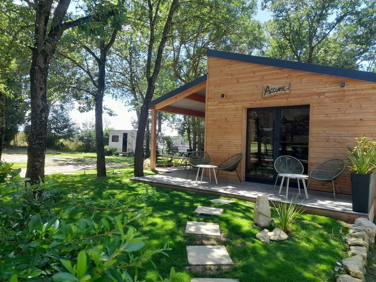 AIRE DE SERVICES POUR CAMPING-CARS - DOMAINE DE LA CAPELLE