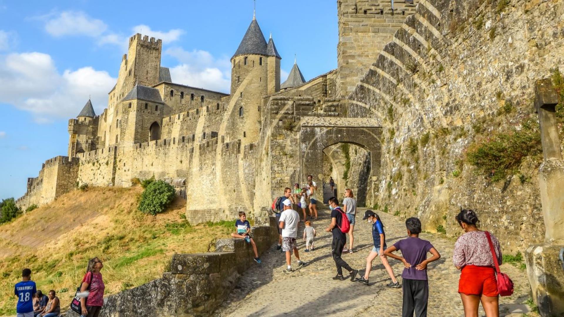 Porte d'Aude avec des gens©Sébastien Carles 2