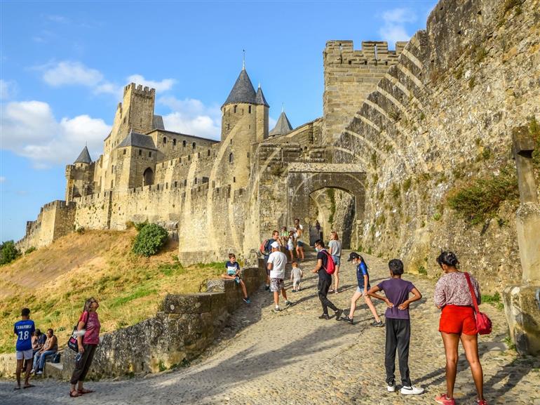 Porte d'Aude avec des gens©Sébastien Carles 2