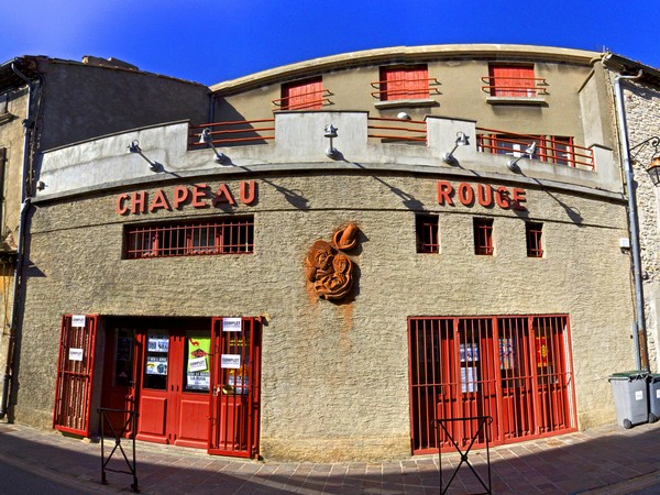 LE CHAPEAU ROUGE