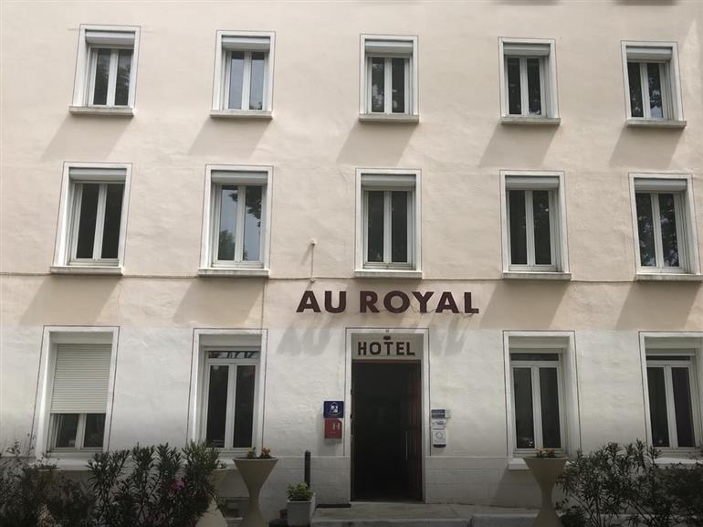AU ROYAL HOTEL