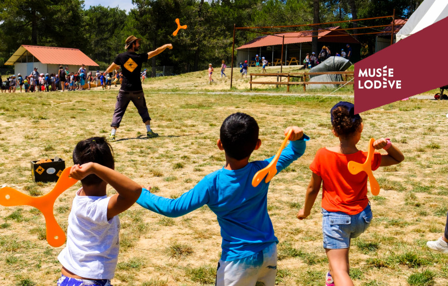 ATELIER DE L'EXPOSITION : BOOMERANG AU SALAGOU, ATELIER DE FABRICATION ET INITIATION AU LANCER