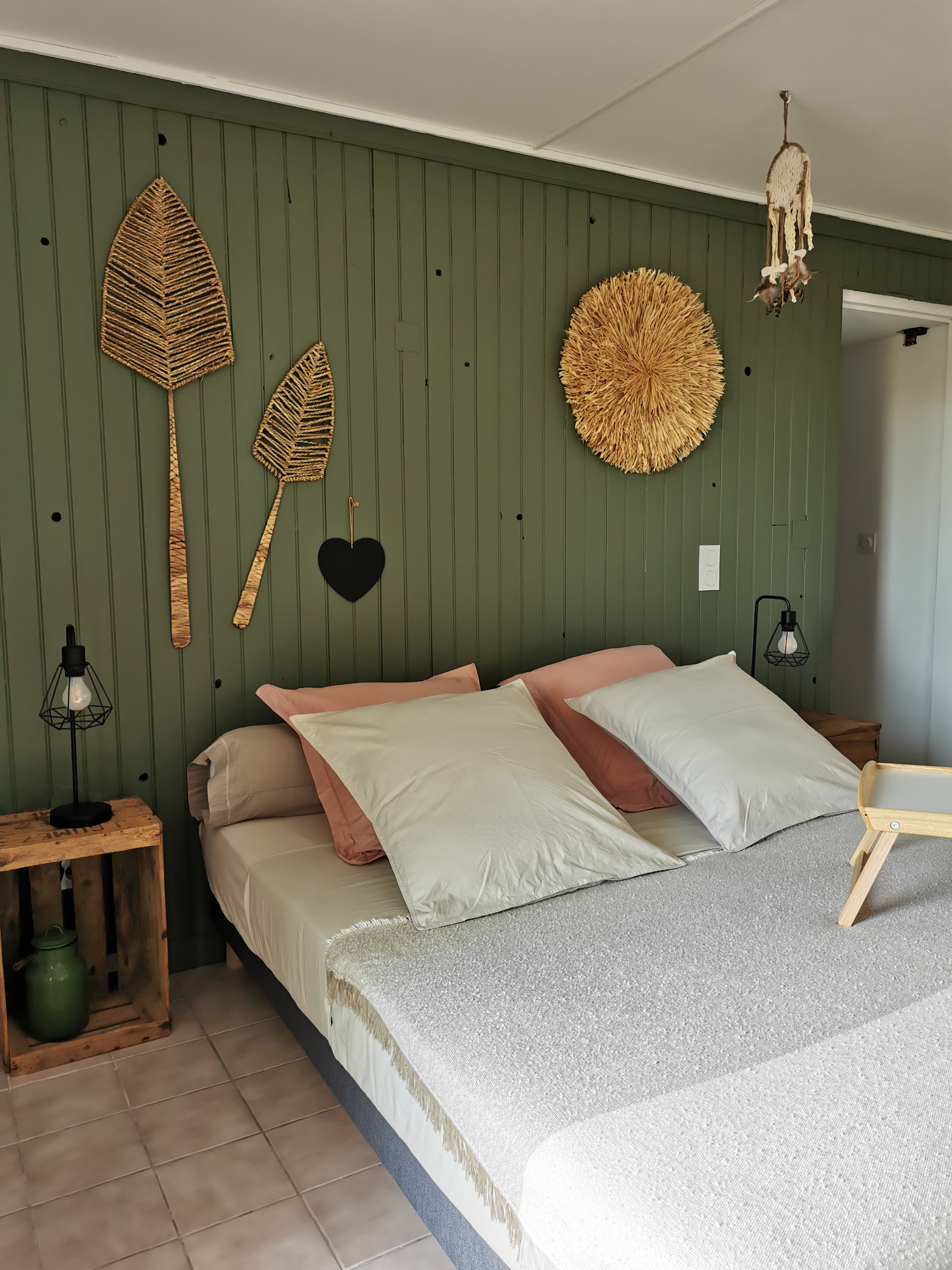 LES PETITES CHAMBRES DE LACOSTE - OLIVE
