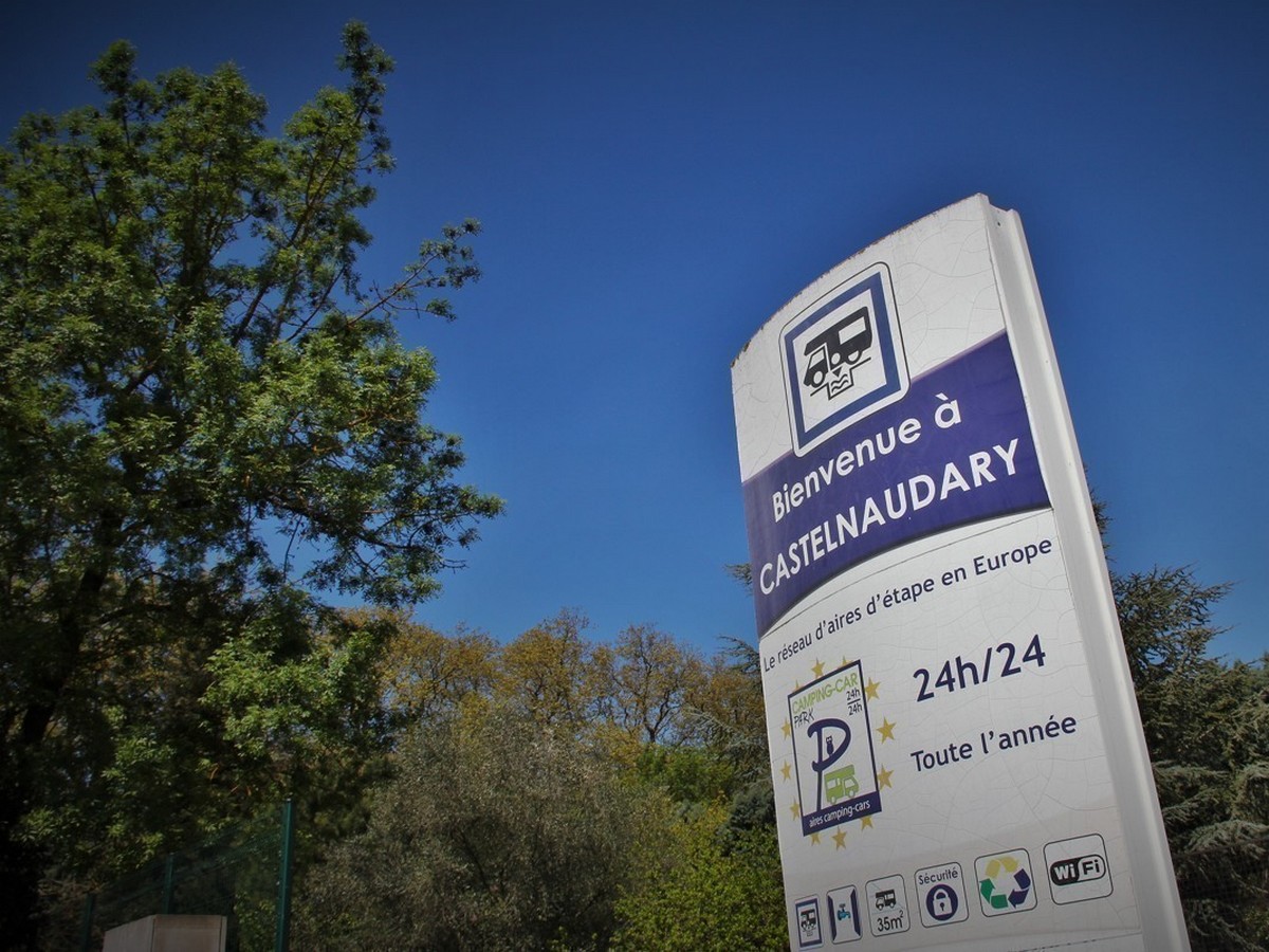 CAMPING-CAR PARK - AIRE DE CASTELNAUDARY