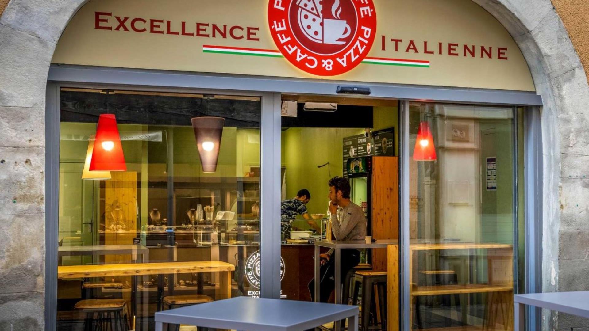 pizza-e-caffe-excellence-italienne-outdoor-welcome