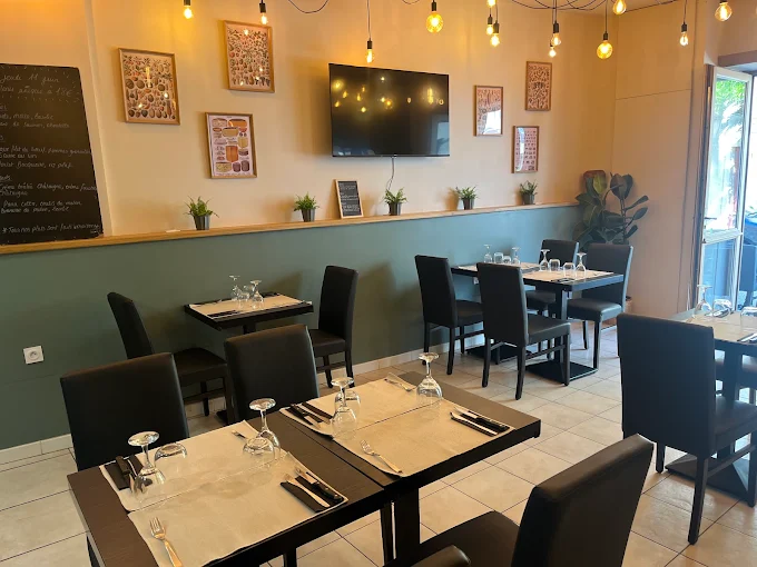 LA TABLE DU POUGET